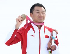 王蒙、蔡佳云担任中国体育代表团米兰-科尔蒂纳冬残奥会闭幕式旗手